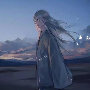 女子蹲下尿裤子的视频
