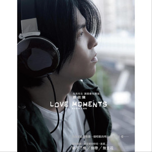 女子蹲下尿裤子的视频
